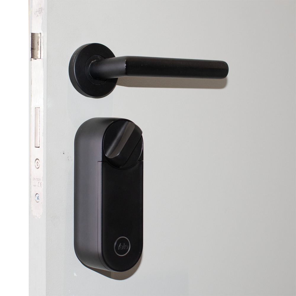 FECHADURA YALE  COM CHAVEIRO INTELIGENTE BLUETOOTH E WIFI